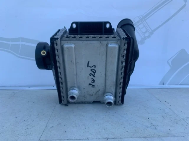 Интеркулер для Mercedes-Benz C class W205 2014-2020 на фотографиях