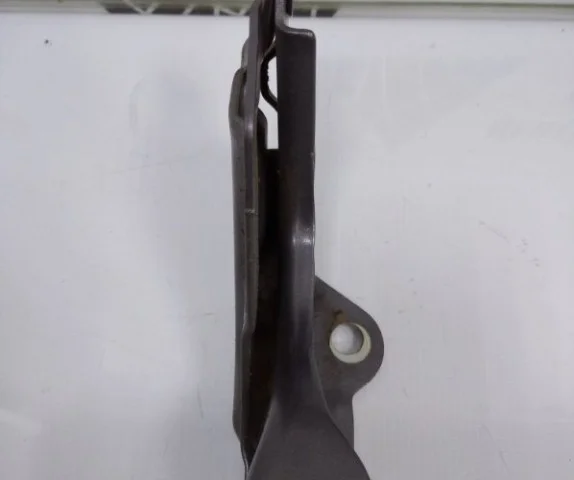 Петля капота левая для Hyundai Solaris 2 (2017-2022) на фотографиях