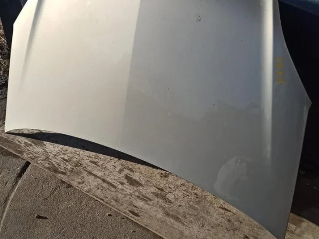 Капот для Opel Zafira B 2005-2015 на фотографиях