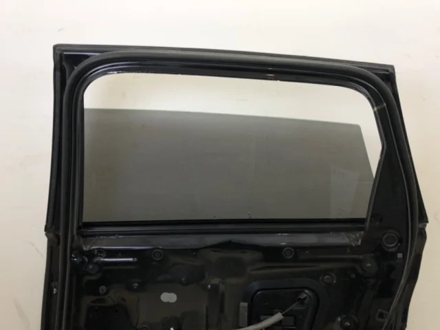 Дверь задняя правая для Audi Q7 4M 2015+ на фотографиях