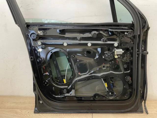 Накладка на дверь передняя левая для Audi Q7 4M 2015+ на фотографиях