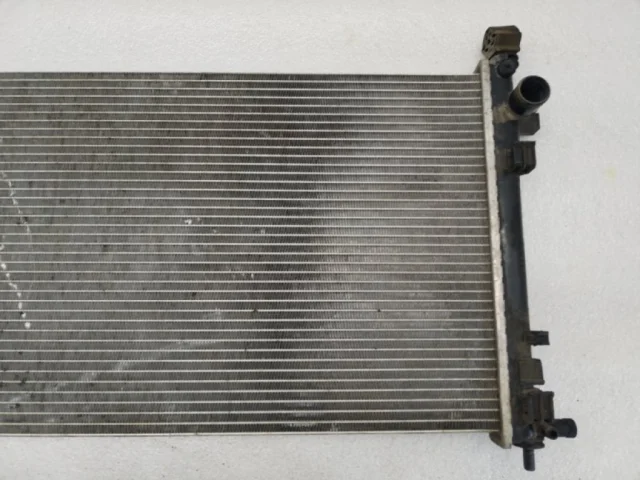 Радиатор охлаждения ДВС для Chevrolet Cruze 1 J300 2009-2015 на фотографиях