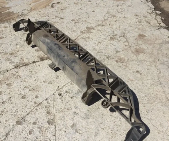 Кронштейн заднего бампера левый для Audi Q7 4L 2005-2015 на фотографиях