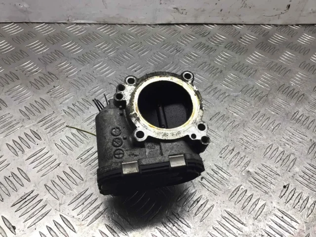 Дроссельная заслонка для Mercedes-Benz C class W203 2000-2007 на фотографиях