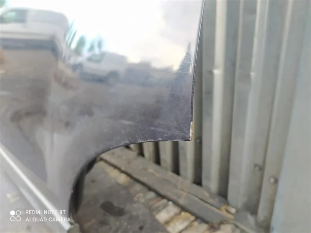 Уплотнитель передней правой двери для Audi Q7 4L 2005-2015 на фотографиях