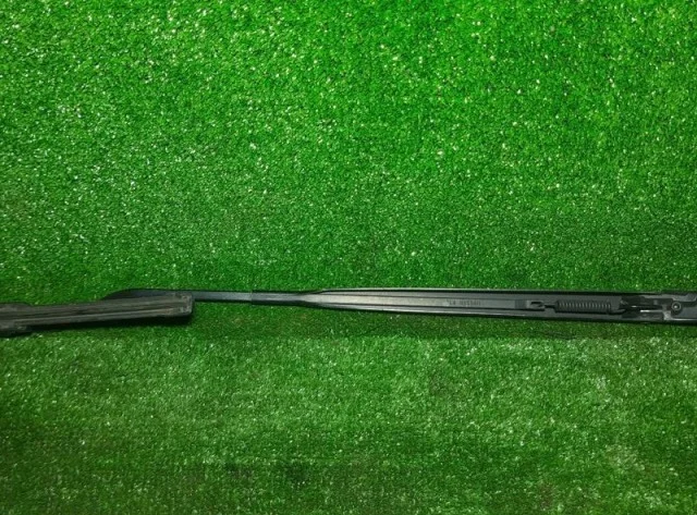 Поводок лобового стеклоочистителя правый для Nissan Note E11 2005-2012 на фотографиях