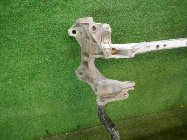 Подрамник двигателя для Audi Q7 4M 2015+ на фотографиях