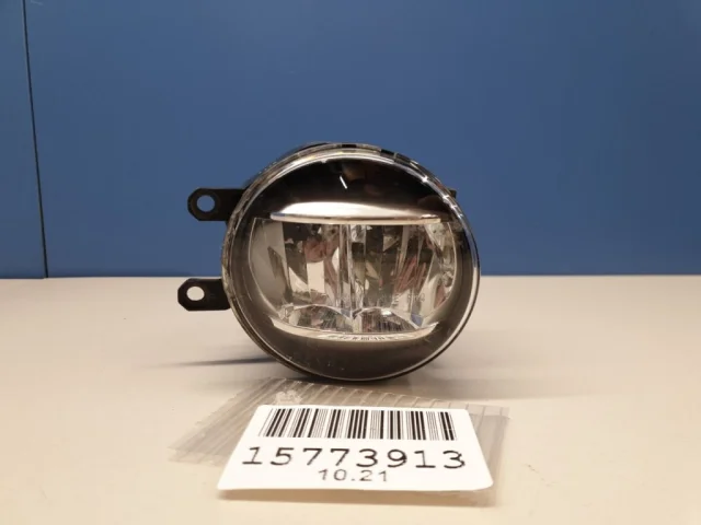 Противотуманка (ПТФ) передняя левая для Toyota Alphard H30 2015+ на фотографиях