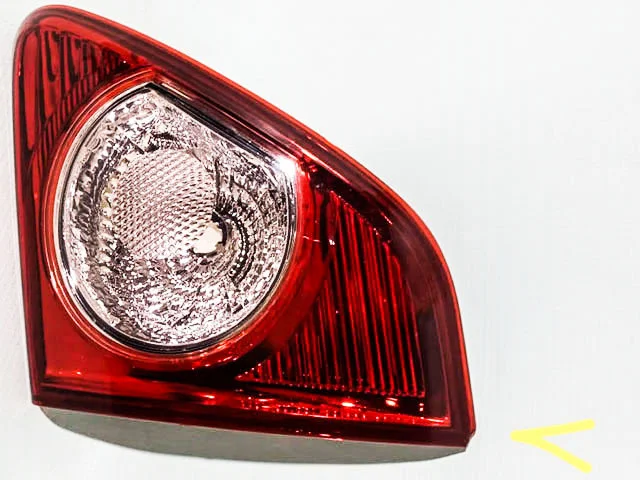 Фонарь внутренний правый для Toyota Corolla E140/E150 Седан 2006-2013 на фотографиях