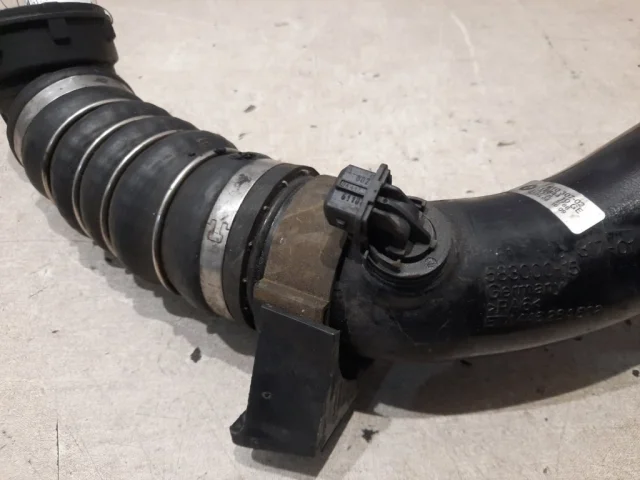 Патрубок интеркулера для BMW X5 Е70 2006-2013 на фотографиях