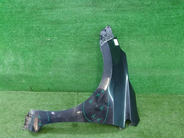 Крылья для Toyota Corolla E180 rest (RU) 2016-2019 на фотографиях