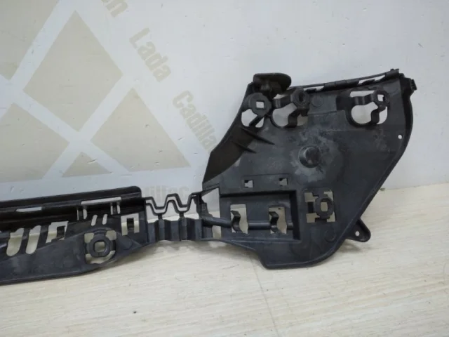 Направляющая бампера задняя левая для BMW 5er G30 2016-2023 на фотографиях