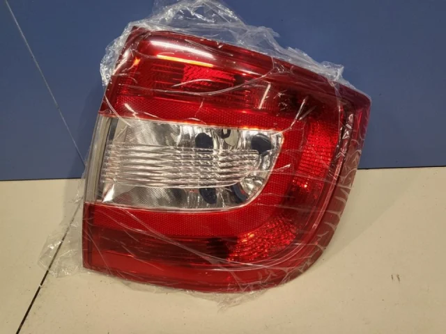 Фонарь правый для Skoda Rapid I NH3 2012-2017 на фотографиях
