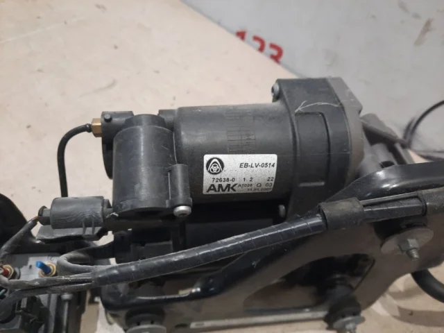 Компрессор пневмоподвески задний для BMW X5 Е70 2006-2013 на фотографиях