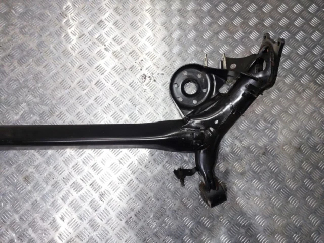 Задняя балка для Toyota Corolla E180 rest (RU) 2016-2019 на фотографиях