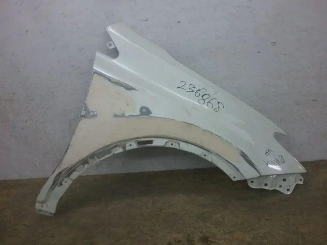 Крыло правое для Toyota RAV4 XA40 rest 2015-2019 на фотографиях