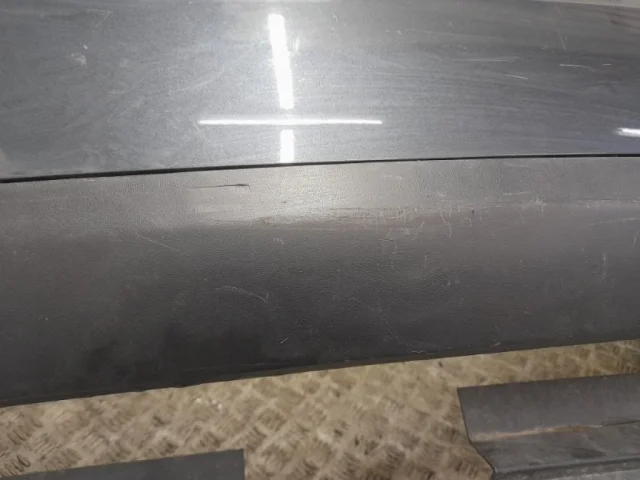 Накладка заднего бампера для Volkswagen Touareg II (7P5) 2010-2014 на фотографиях