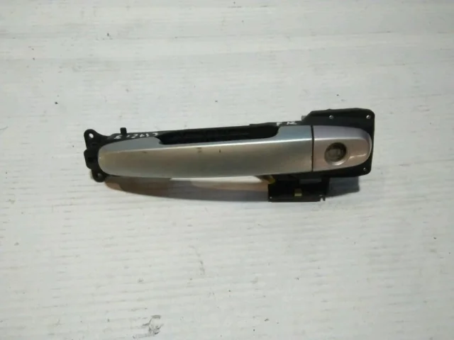 Ручка двери передняя правая внешняя для Toyota Corolla E120/E130 Хэтчбек 2001-2007 на фотографиях