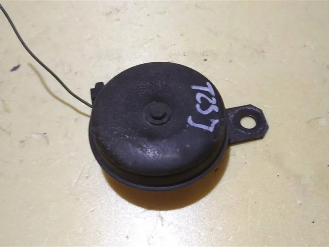 Звуковой сигнал для Toyota Corolla E140/E150 Седан 2006-2013 на фотографиях