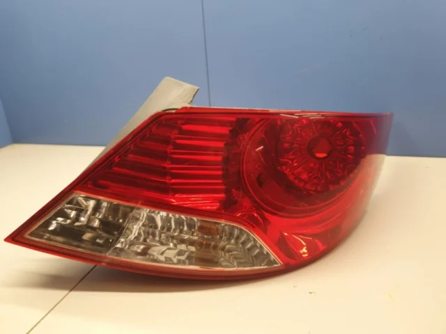 Фонарь правый для Hyundai Solaris 1 RB (2011-2013) на фотографиях