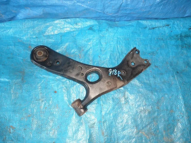 Качающийся рычаг правый для Toyota Corolla E140/E150 Седан 2006-2013 на фотографиях