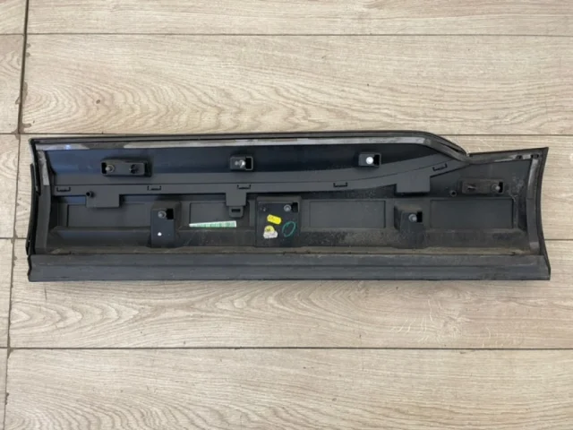 Стекло двери заднее правое для Audi Q7 4M 2015+ на фотографиях