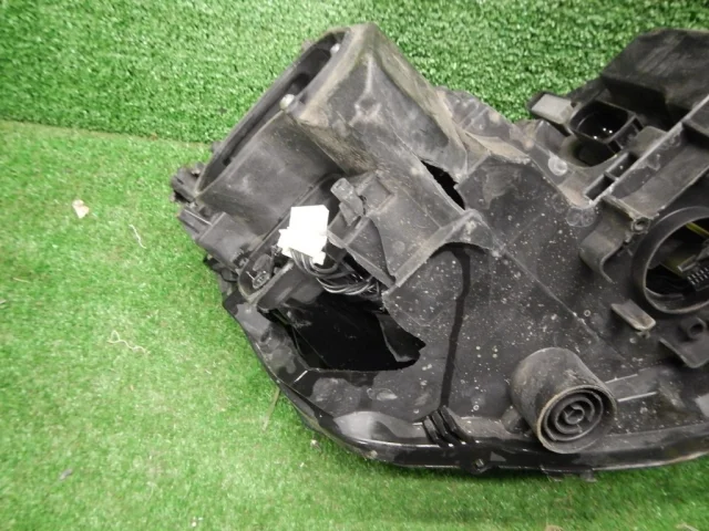 Фара ксенон левая для Skoda Rapid I NH3 2012-2017 на фотографиях