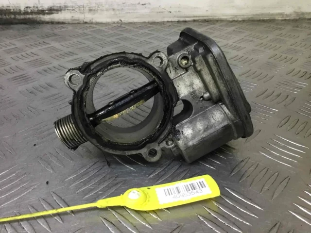 Дроссельная заслонка для BMW X5 Е53 1999-2006 на фотографиях