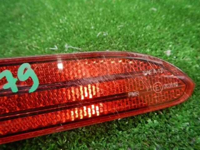 Отражатель (катафот) заднего бампера правый для Volkswagen Touareg II (7P5) Rest 2014-2018 на фотографиях