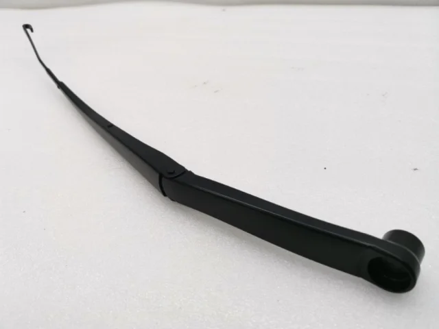 Поводок лобового стеклоочистителя левый для Hyundai Solaris 2 (2017-2022) на фотографиях