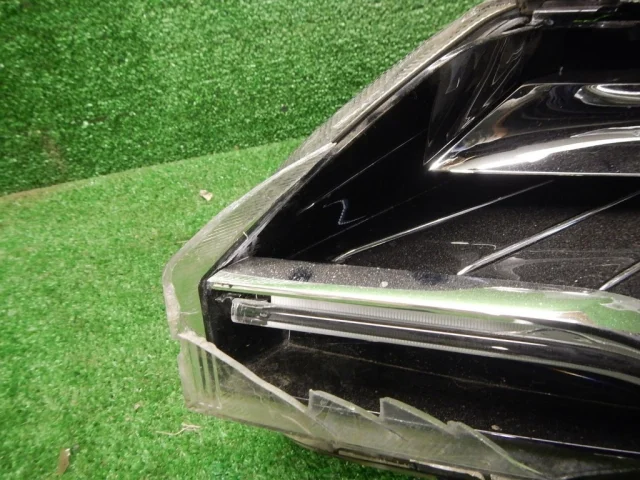 Фара ксенон левая для Skoda Rapid I NH3 2012-2017 на фотографиях