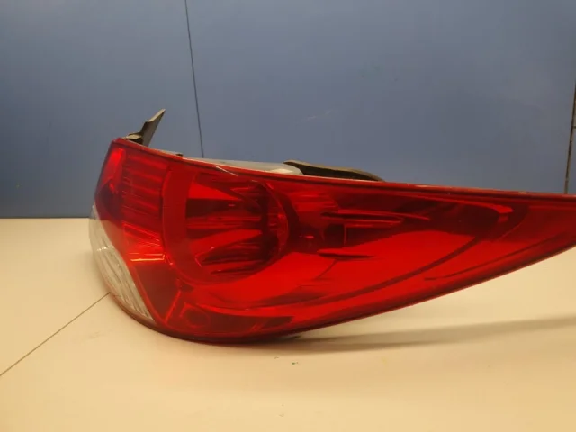 Фонарь правый для Hyundai Solaris 1 RB (2011-2013) на фотографиях