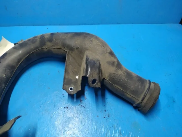 Впускной патрубок воздушного фильтра для Toyota RAV4 XA40 rest 2015-2019 на фотографиях