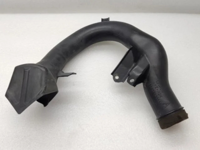 Впускной патрубок воздушного фильтра для Toyota RAV4 XA40 rest 2015-2019 на фотографиях