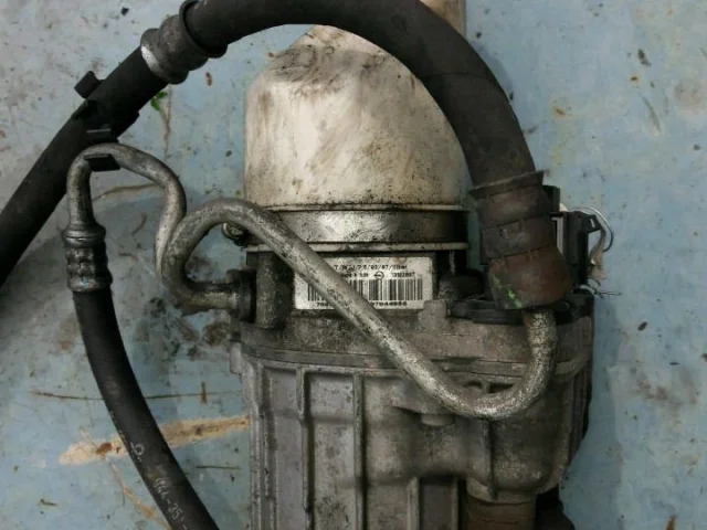 Насос ГУР для Opel Astra J Sports Tourer 2009-2017 на фотографиях