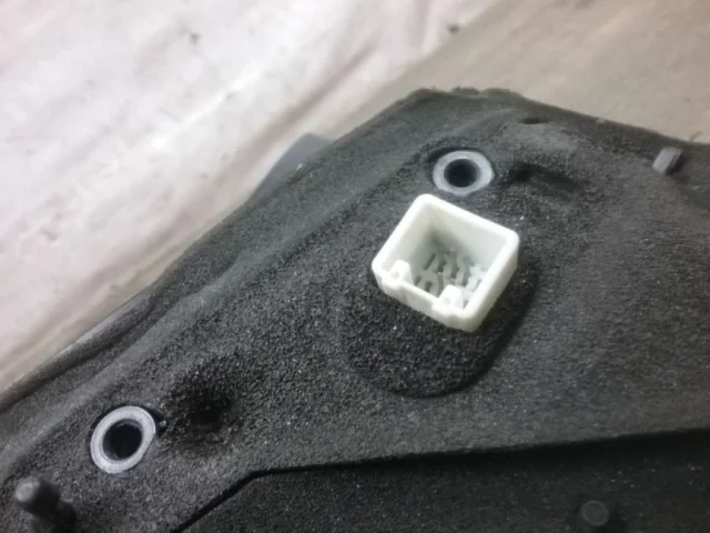 Зеркало боковое правое для Mazda 3 BK Хэтчбек 2003-2009 на фотографиях