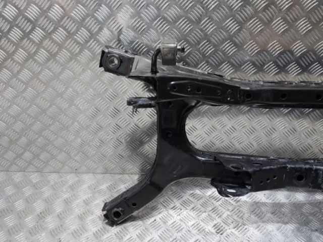 Подрамник двигателя для Toyota Corolla E210 Седан (RU) 2019+ на фотографиях