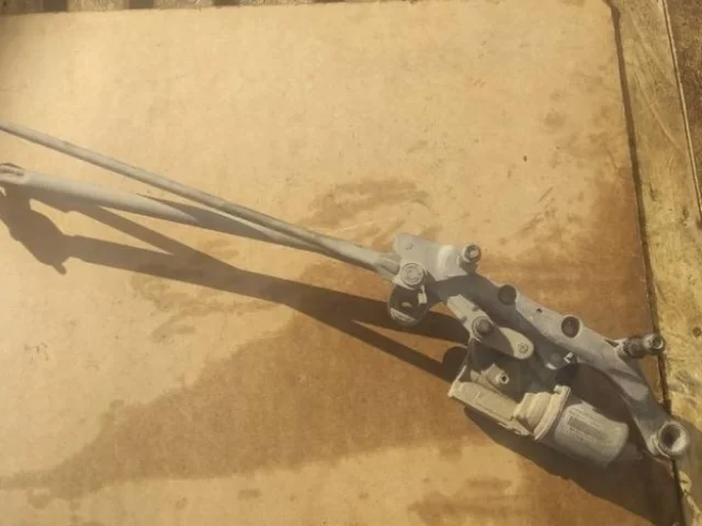 Мотор стеклоочистителя для Audi Q7 4L 2005-2015 на фотографиях