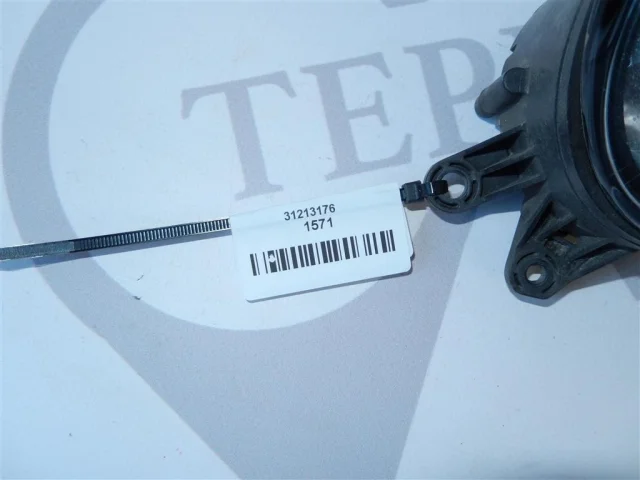 Противотуманка (ПТФ) передняя правая для Volvo C30 MK 2006-2013 на фотографиях