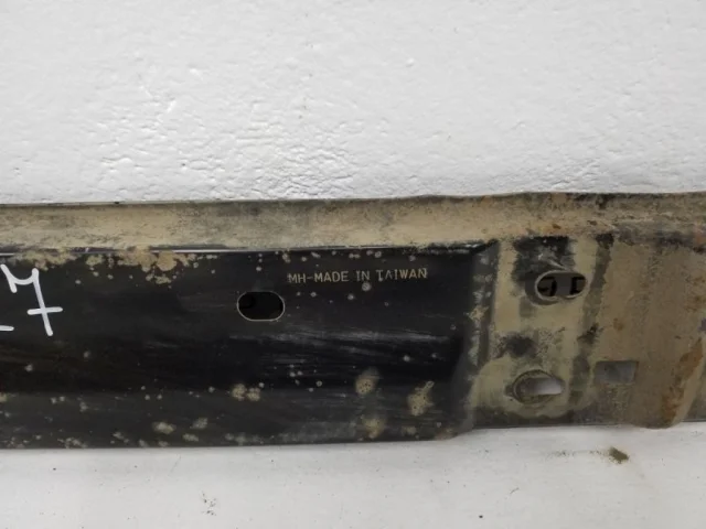 Усилитель заднего бампера для Toyota Corolla E140/E150 Седан 2006-2013 на фотографиях