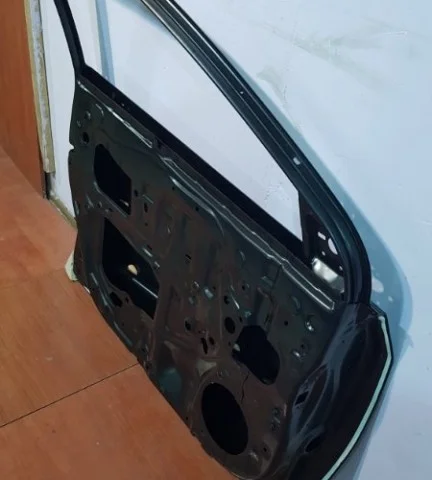 Стекла и зеркала для Toyota Corolla E170 Седан (EU) 2012-2016 на фотографиях