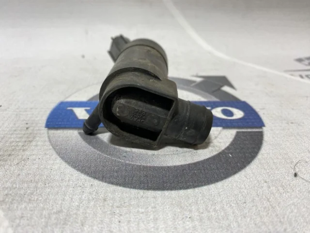 Насос омывателя фар для Volvo C30 MK 2006-2013 на фотографиях