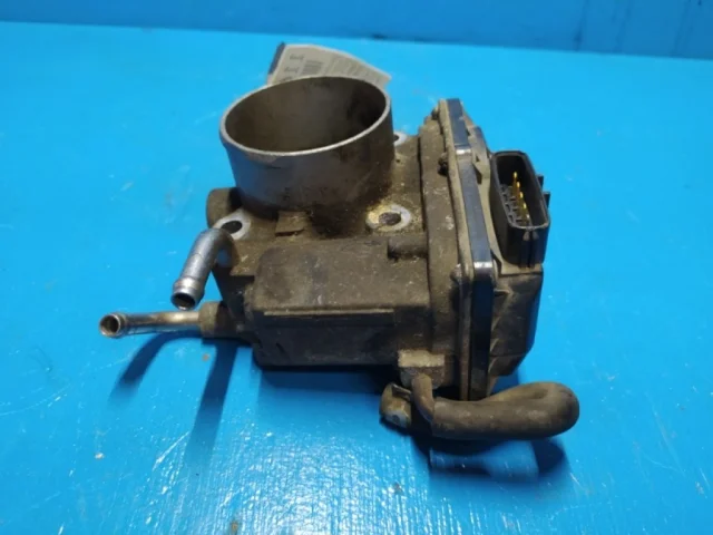 Дроссельная заслонка для Toyota RAV4 XA30 2005-2012 на фотографиях