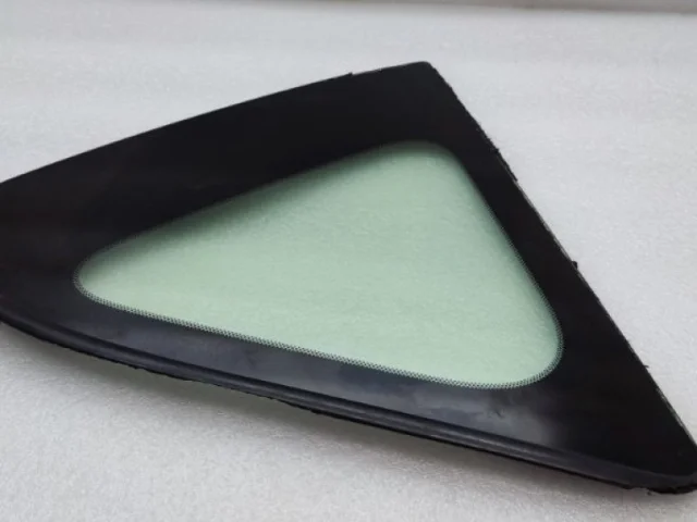 Форточка задняя левая для Toyota RAV4 XA30 2005-2012 на фотографиях