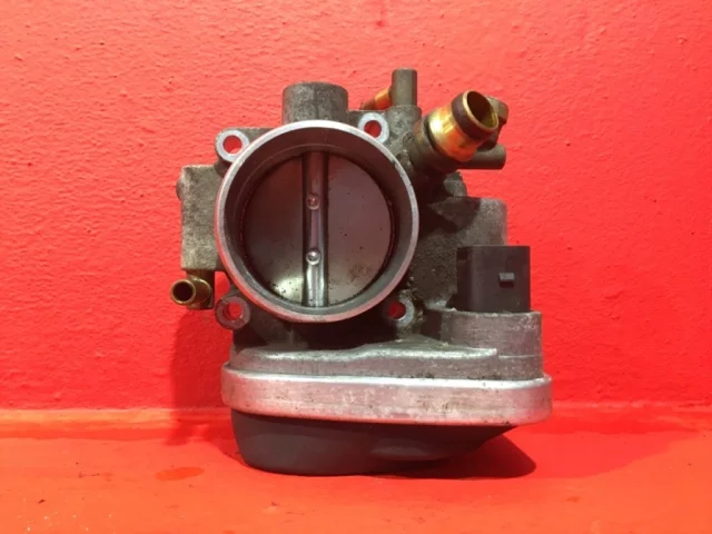 Дроссельная заслонка для Opel Zafira B 2005-2015 на фотографиях