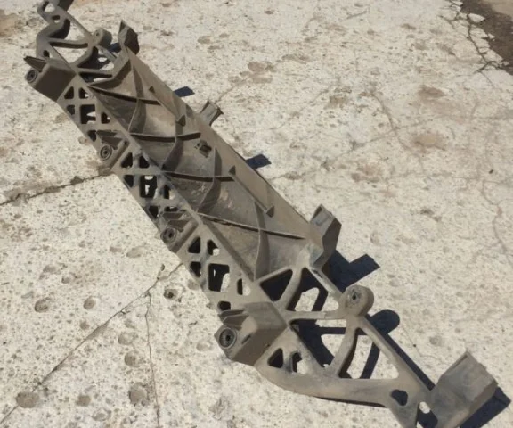 Кронштейн заднего бампера левый для Audi Q7 4L 2005-2015 на фотографиях