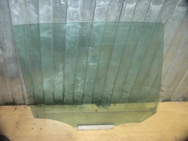 Стекла и зеркала для Opel Zafira B 2005-2015 на фотографиях