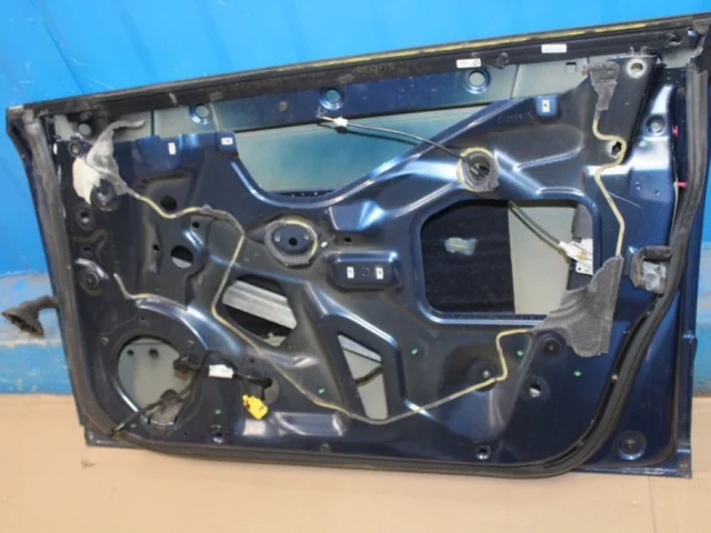 Дверь передняя правая для Audi A4 B7 Avant 2004-2008 на фотографиях