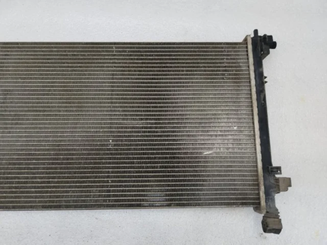 Радиатор охлаждения ДВС для Chevrolet Cruze 1 J300 2009-2015 на фотографиях
