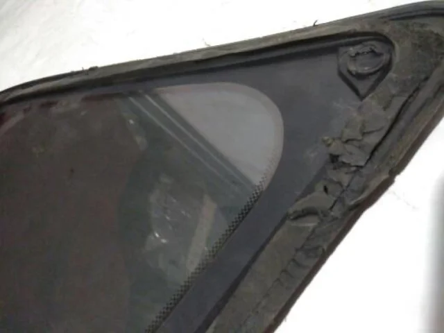 Форточка задняя левая для Toyota RAV4 XA30 2005-2012 на фотографиях